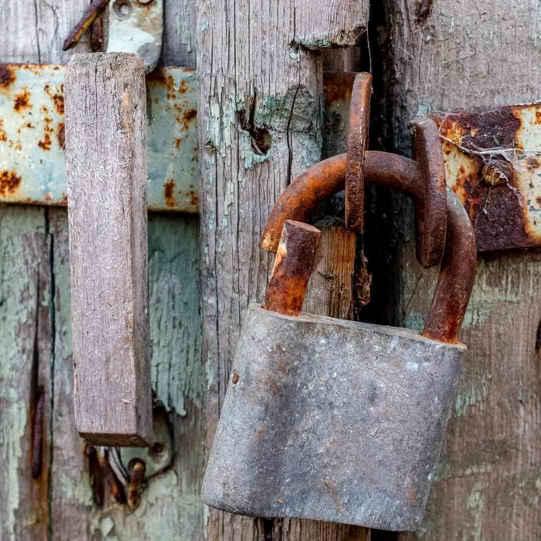 How to Remove a Broken Padlock?